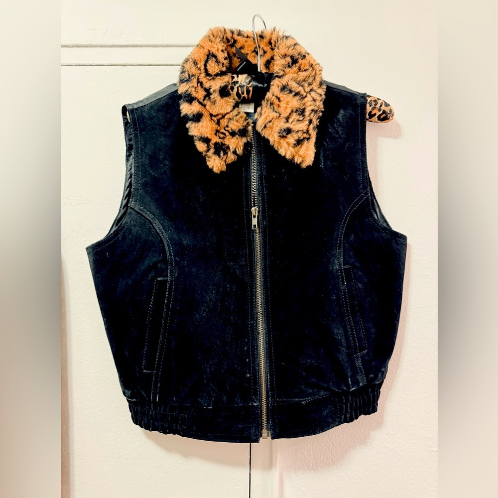 Vintage In Sport Suede Vest with Leopard Print Fuzzy Collar Zip Down Size Small